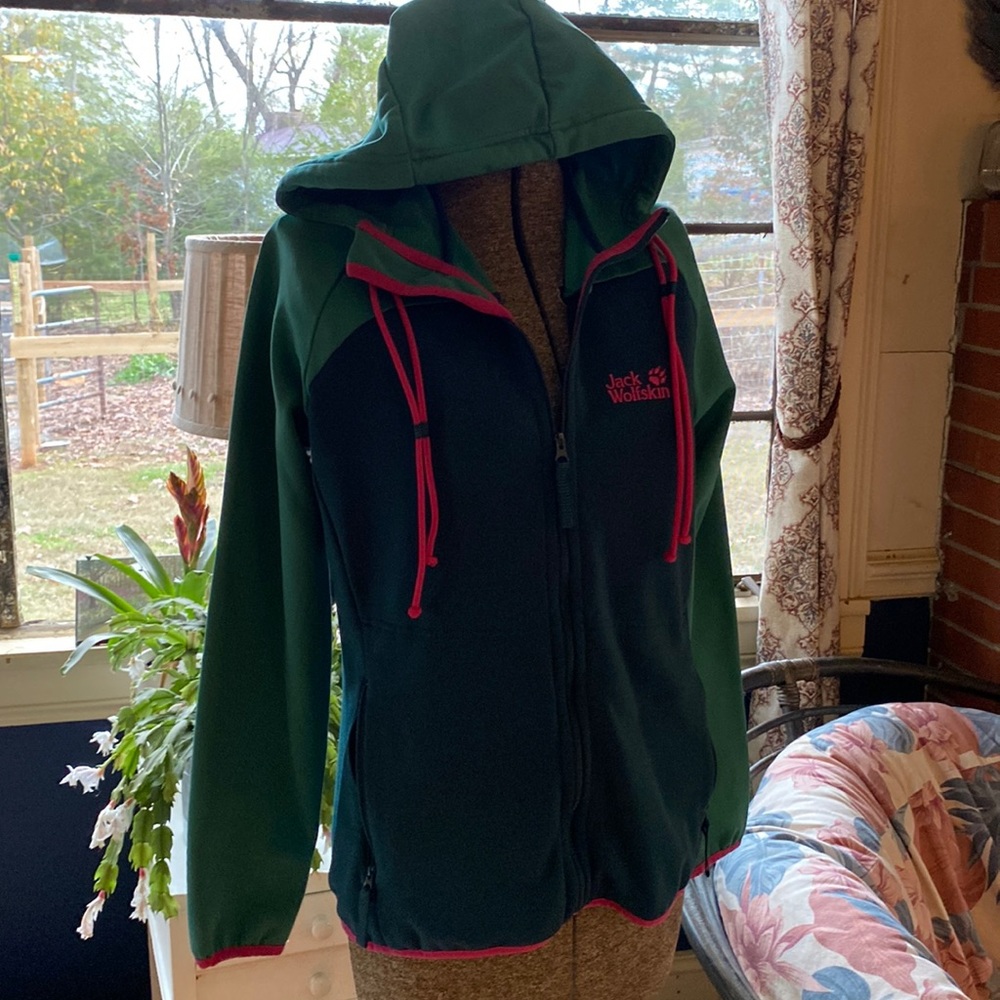 Jack Wolfskin zip up sweatshirt